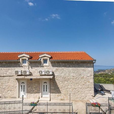 Vacation Apartments Feniks Tučepi Eksteriør bilde
