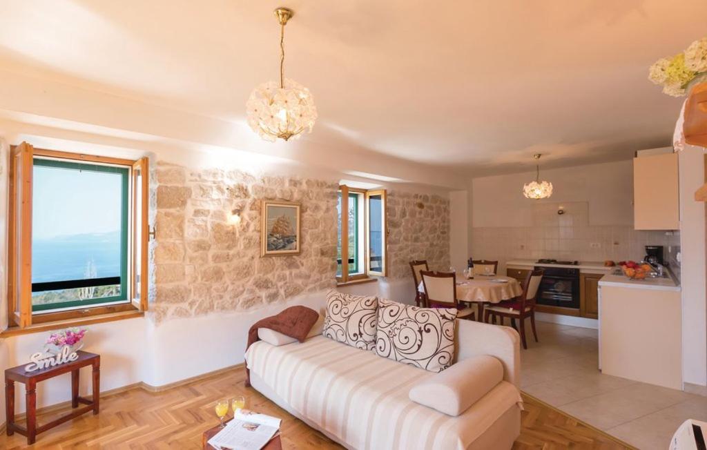 Vacation Apartments Feniks Tučepi Eksteriør bilde