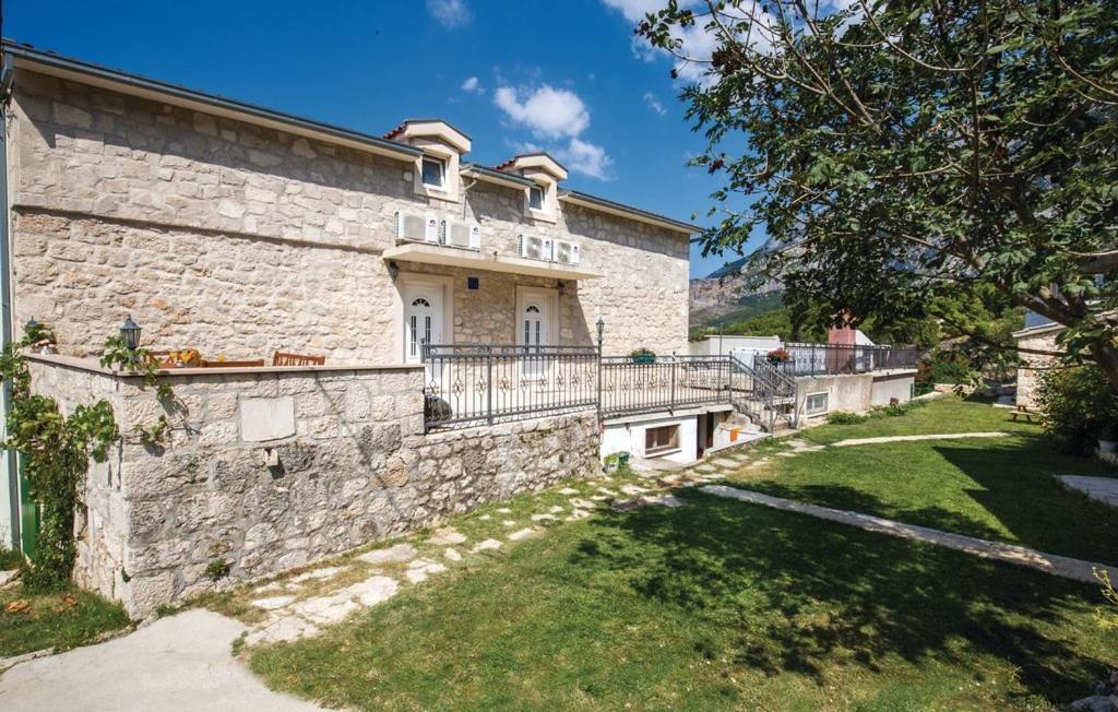 Vacation Apartments Feniks Tučepi Eksteriør bilde