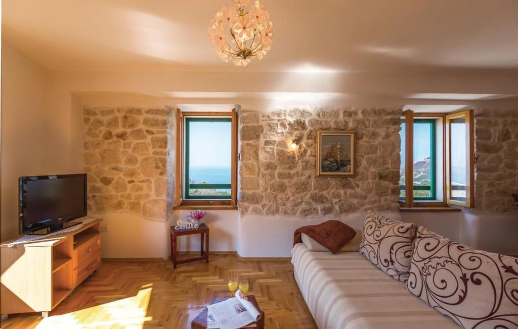 Vacation Apartments Feniks Tučepi Eksteriør bilde