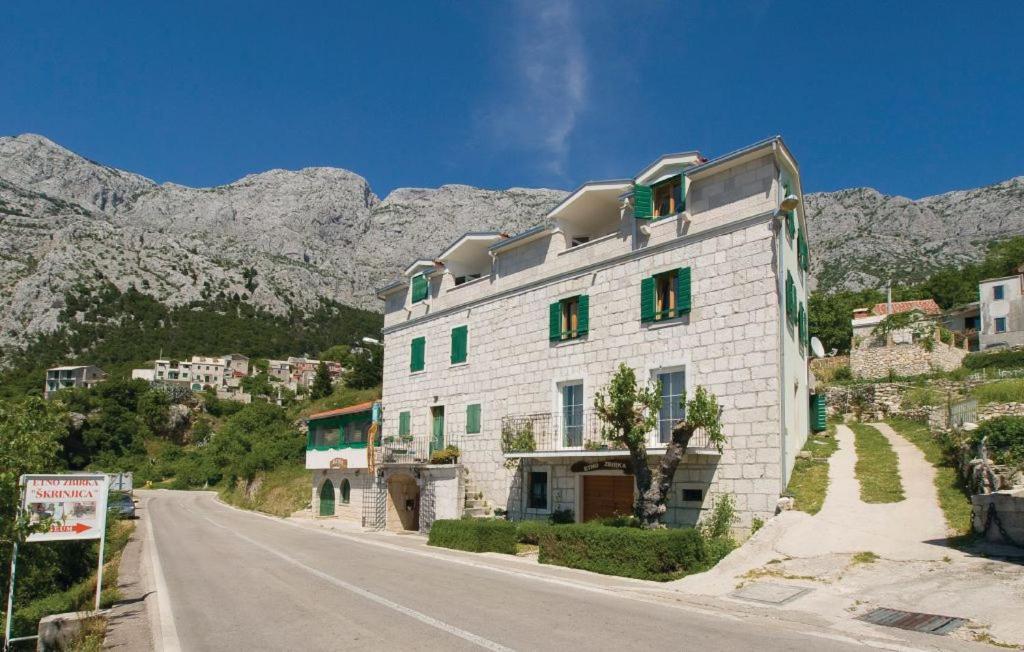Vacation Apartments Feniks Tučepi Eksteriør bilde
