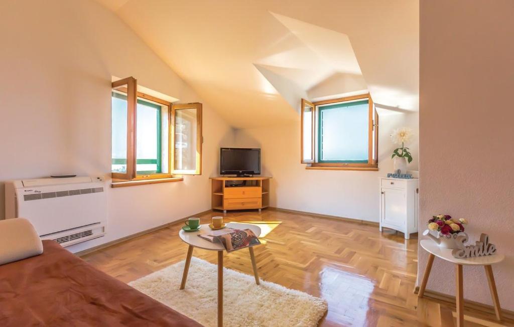 Vacation Apartments Feniks Tučepi Eksteriør bilde