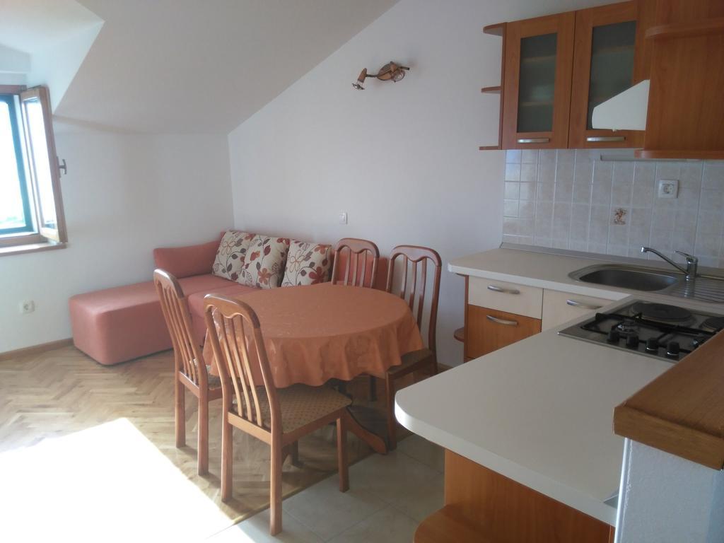 Vacation Apartments Feniks Tučepi Eksteriør bilde