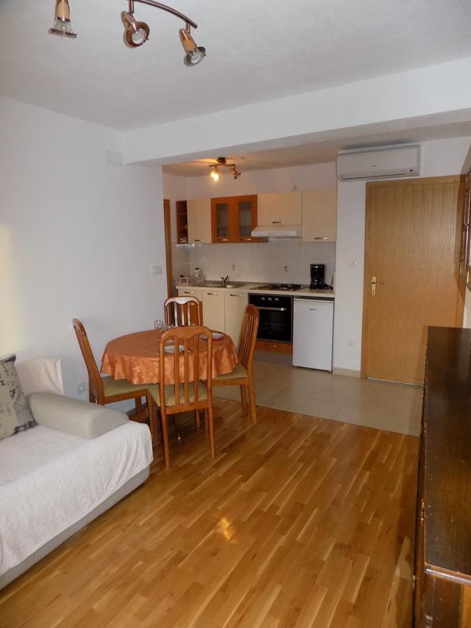 Vacation Apartments Feniks Tučepi Eksteriør bilde