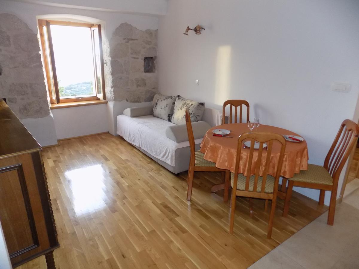Vacation Apartments Feniks Tučepi Eksteriør bilde