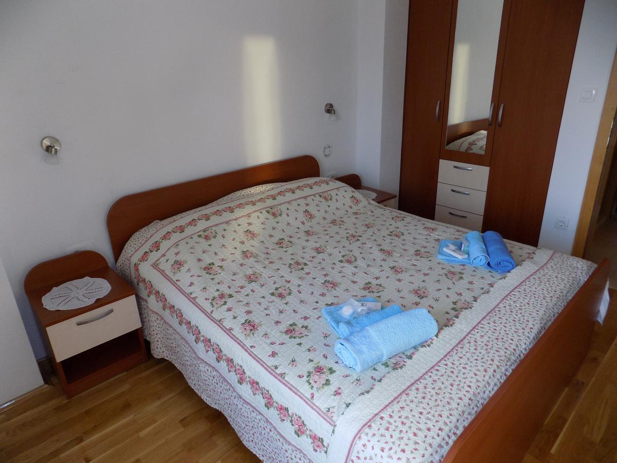 Vacation Apartments Feniks Tučepi Eksteriør bilde