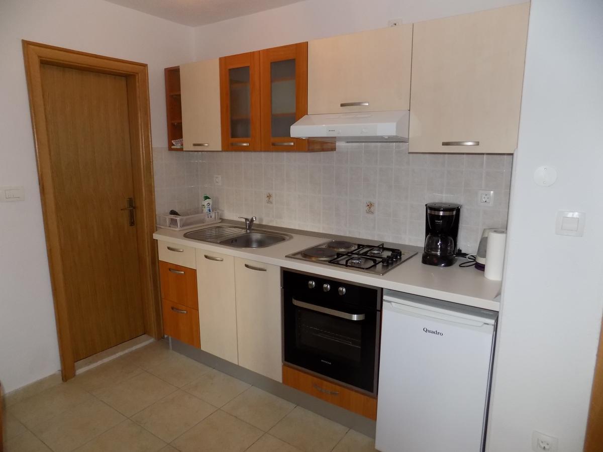 Vacation Apartments Feniks Tučepi Eksteriør bilde